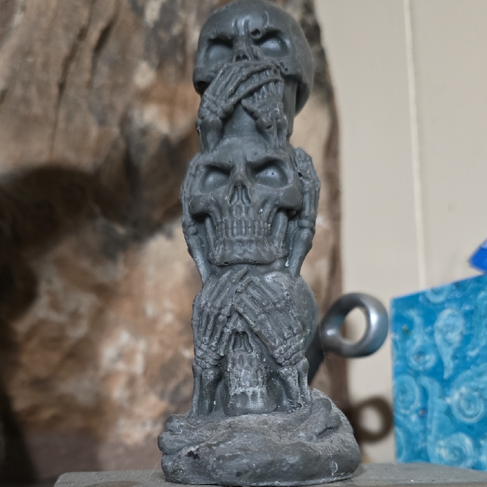 Gray Skull Candle